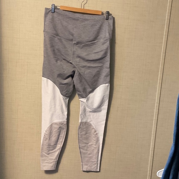 Nike Kids Two-Tone Gray Leggings - Picture 2 of 5